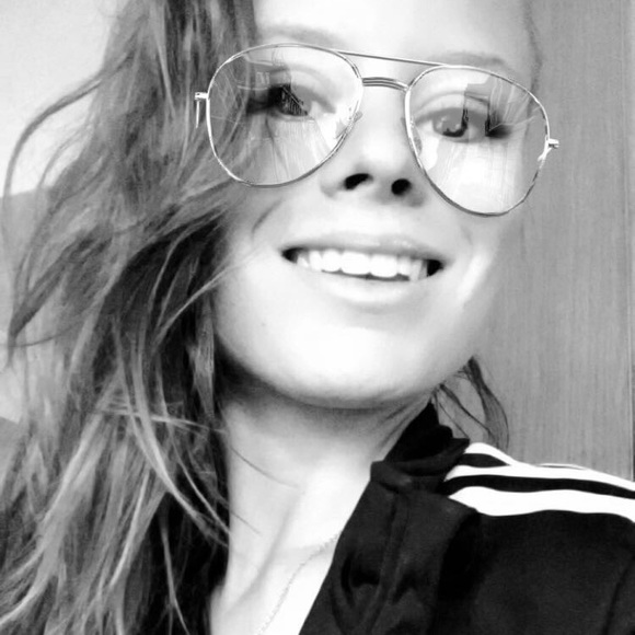 Meet your Posher, Maya - Picture 3 of 3